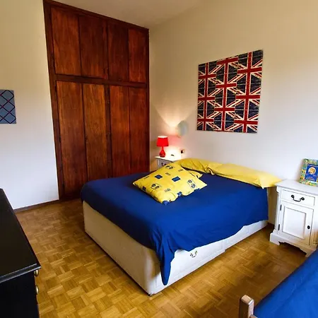 Sleeps 5 *